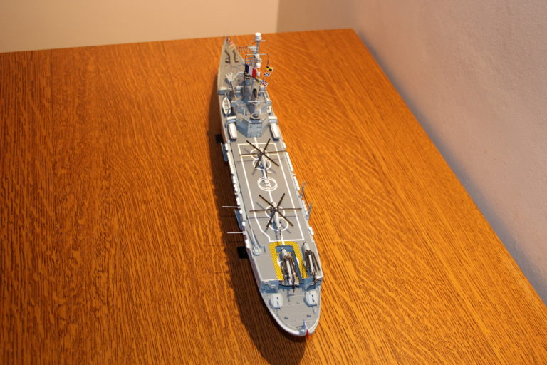 Trumpeter 1/350 – Porte-avions Jeanne D’Arc 1964 – 520 Mm – Plastique à Monter